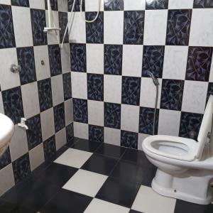 A bathroom at Sun Rest Mirissa