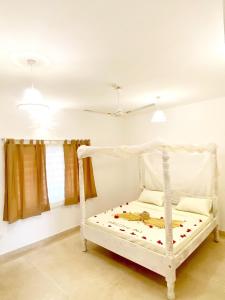 Postel nebo postele na pokoji v ubytování Blue Diamond Villa Watamu + 27 fotografií