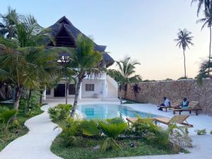 Bazén v ubytování Blue Diamond Villa Watamu nebo v jeho okolí