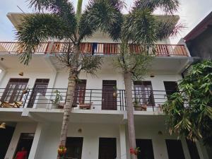 A balcony or terrace at Sun Rest Mirissa