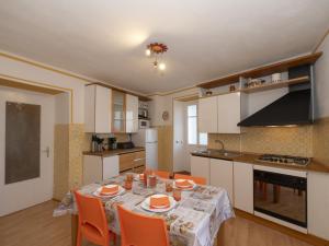 Kuchyň nebo kuchyňský kout v ubytování Holiday Home Ines by Interhome