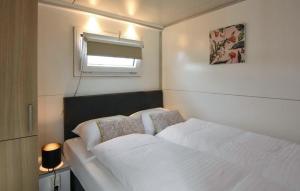 En eller flere senge i et værelse på House Boat Ibiza