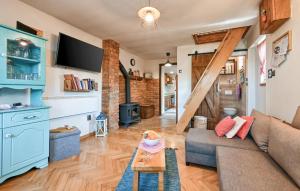 Χώρος καθιστικού στο Gorgeous Home In Sveti Urban With Sauna