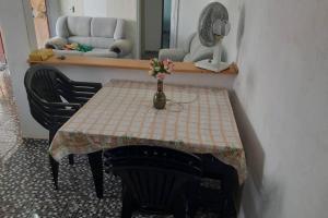 a table with a vase with flowers on it at Casa com Piscina no Bairro do Cercado in Araçoiaba da Serra