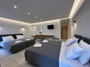Postel nebo postele na pokoji v ubytování Olympian Altis Hotel