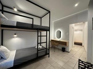 Postel nebo postele na pokoji v ubytování Olympian Altis Hotel