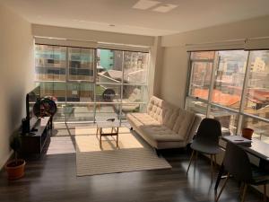 Χώρος καθιστικού στο Cómodo y bien ubicado departamento en La Paz