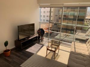 Μια τηλεόραση ή/και κέντρο ψυχαγωγίας στο Cómodo y bien ubicado departamento en La Paz