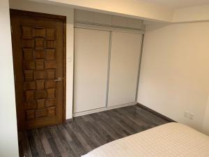 Ένα ή περισσότερα κρεβάτια σε δωμάτιο στο Cómodo y bien ubicado departamento en La Paz