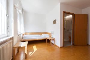 Letto o letti in una camera di Bildungshaus Arbogast