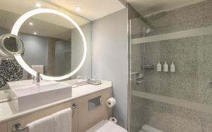 A bathroom at The Morrison Dublin, Curio Collection by Hilton
