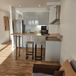 Kuchyňa alebo kuchynka v ubytovaní Apartament Tęczowy