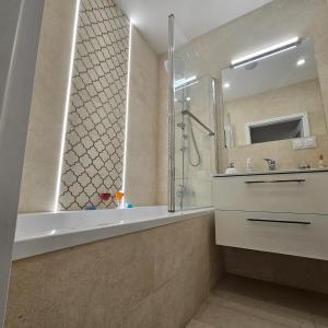 Kúpeľňa v ubytovaní Apartament Tęczowy