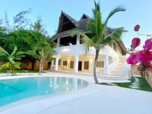 Bazén v ubytování Blue Diamond Villa Watamu nebo v jeho okolí