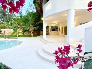 Bazén v ubytování Blue Diamond Villa Watamu nebo v jeho okolí