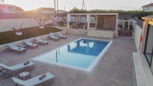 Πισίνα στο ή κοντά στο Avelia Luxury Villa with private pool