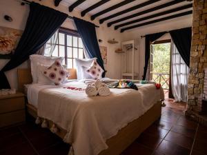Postel nebo postele na pokoji v ubytování Resort Hotel El Cortijo & Spa