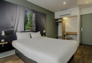 Postel nebo postele na pokoji v ubytování B&B HOTEL Cambrai