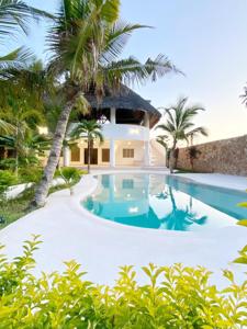 Bazén v ubytování Blue Diamond Villa Watamu nebo v jeho okolí