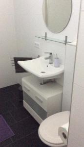 Ένα μπάνιο στο Holiday Home Dee/Syre am Erlenhofsee