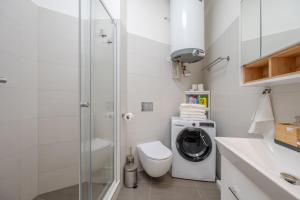 Kúpeľňa v ubytovaní Seifertova Apartments by Willstay