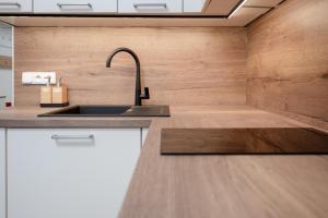 Kuchyňa alebo kuchynka v ubytovaní Seifertova Apartments by Willstay