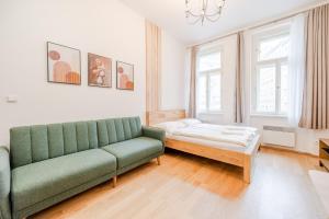 Posteľ alebo postele v izbe v ubytovaní Seifertova Apartments by Willstay