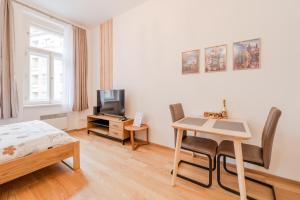 Televízia a/alebo spoločenská miestnosť v ubytovaní Seifertova Apartments by Willstay