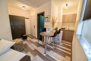 Kuchyň nebo kuchyňský kout v ubytování Apartmani Aleksandra u centru grada