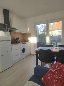 Kuchyň nebo kuchyňský kout v ubytování Gîte indépendant de plein pied près de Colmar
