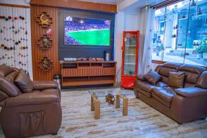 TV a/nebo společenská místnost v ubytování Ausangate Hotel Machupicchu