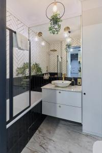 Köök või kööginurk majutusasutuses Golden Hour Apartments- Grunwaldzka 42