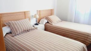 Posteľ alebo postele v izbe v ubytovaní Apartamento Begoña