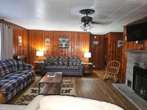 a living room with a couch and a fireplace at The White Stag in Hillsboro