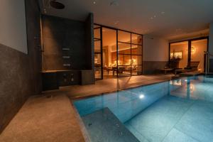 Bazén v ubytování Hotel Alù Mountain Design nebo v jeho okolí