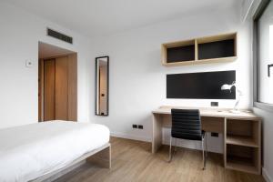 Postel nebo postele na pokoji v ubytování Micampus Pamplona Student Residence
