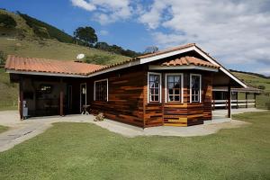 Nespecifikovaný výhled na hory nebo výhled na hory při pohledu z prázdninového domu