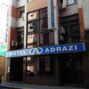 un letrero de hotel adraraz frente a un edificio en Adrazi Internacional en Buenos Aires
