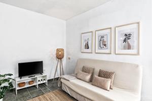 Μια τηλεόραση ή/και κέντρο ψυχαγωγίας στο Casita Juan Carro, un oasis de paz!