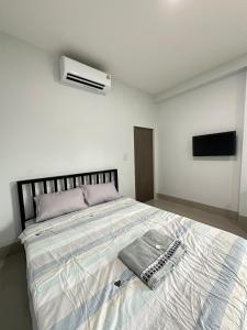 Postel nebo postele na pokoji v ubytování LikeHome สมุทรสาคร ปากทางแพ้ว