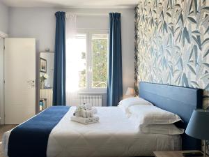 A bed or beds in a room at Porta alla Croce Guest House