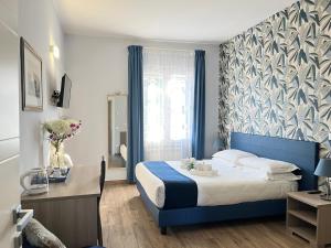 A bed or beds in a room at Porta alla Croce Guest House