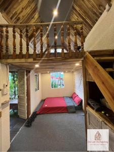 Postel nebo postele na pokoji v ubytování Đà Lạt Homestay nhà vườn giữa thành phố + 13 fotografií