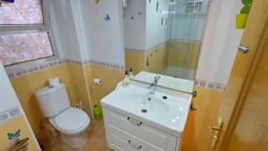 Kúpeľňa v ubytovaní Piso 3 dormitorios centro de Torremolinos 11349