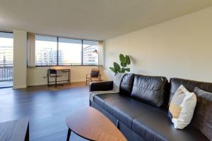 O zonă de relaxare la Convenient Apartment near Metro in Crystal City