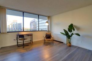 O zonă de relaxare la Convenient Apartment near Metro in Crystal City