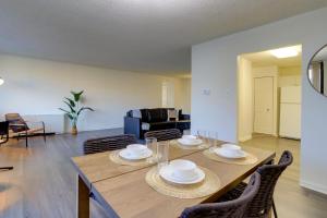 O zonă de relaxare la Convenient Apartment near Metro in Crystal City
