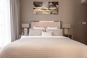 Ένα ή περισσότερα κρεβάτια σε δωμάτιο στο Beautiful 1 bedroom by the JBR beach! Bahar +42 φωτογραφίες