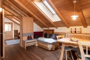 Posezení v ubytování Froetscherhof, Urlaub auf dem Bio-Bauernhof in Brixen, Appartments