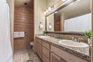 a bathroom with two sinks and a mirror at Deer Valley Luxury 3 BR, Private Master Suite, Private Hot Tub, Amazing Views in Park City +16 photos
